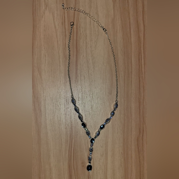 Avon Silver Filigree Chain & Lariat Necklace with Blue Glass Jewels - Picture 4 of 4